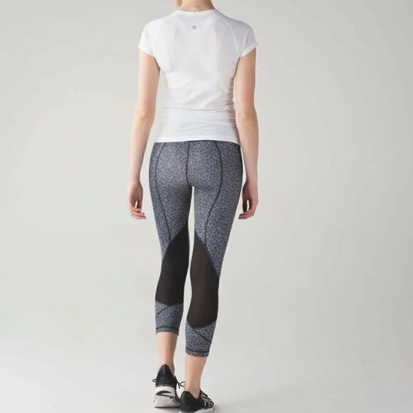 Lululemon Pace Rival Crop Freckle Flower Luxtreme 22" align wunder under Legging - Picture 9 of 9